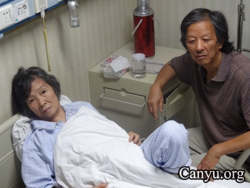圣女雙雕策划人朱毅与嚴正學/朱春柳夫婦在北京醫院