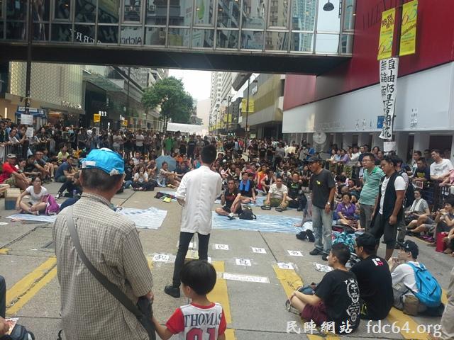 Thursday afternoon, the center of Canton Road, Tsim Sha Tsui, Hong Kong